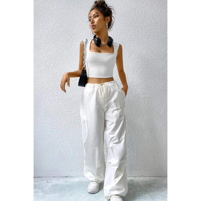 Kadın Beyaz Kare Yaka Kalınlaşan Omuz Detaylı Crop Top Bluz