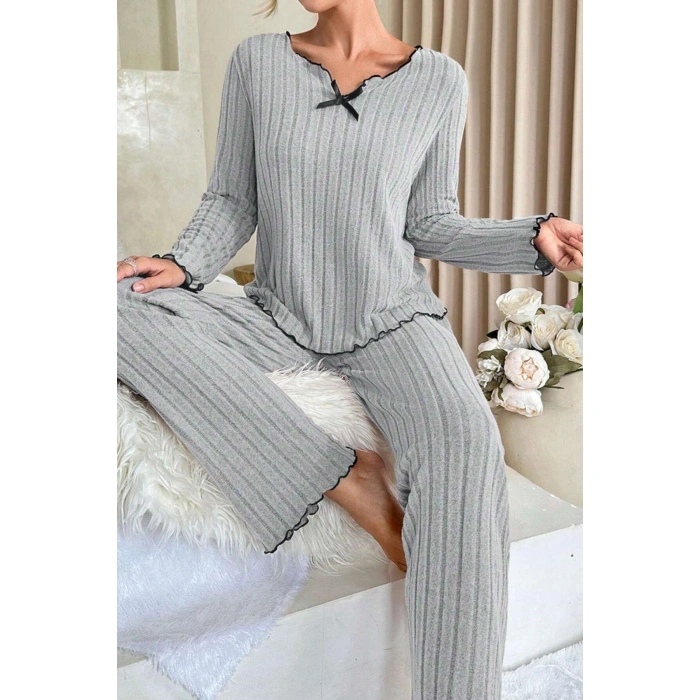 Kadın Gri Çizgili Uzun Kollu Fiyonk Detaylı Pijama Takımı Rahat Mevsimlik
