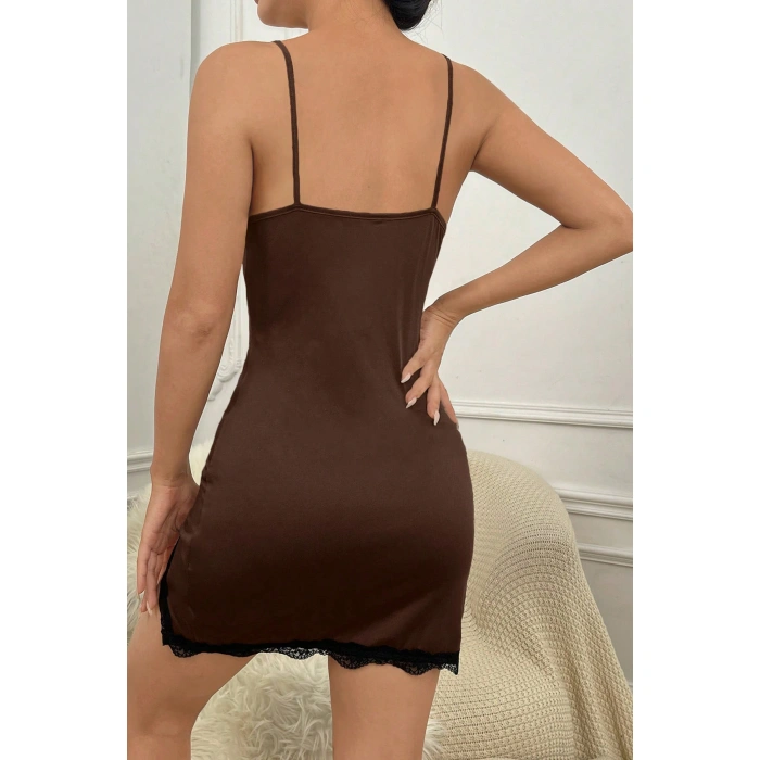 Kadın Kahverengi Göğsü Ve Bacakları Dantelli Yırtmaçlı Şık Gecelik