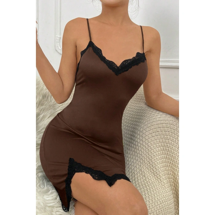 Kadın Kahverengi Göğsü Ve Bacakları Dantelli Yırtmaçlı Şık Gecelik