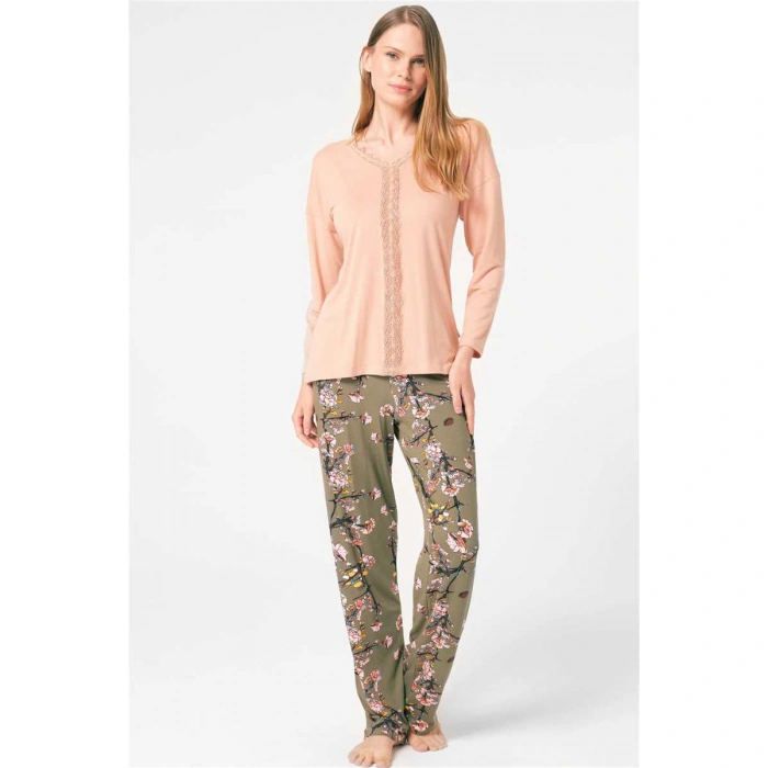 Uzun Kol V Yaka Viskon Çiçek Desenli Kışlık Örme Normal Bel Dantel Detaylı Pijama Takımı