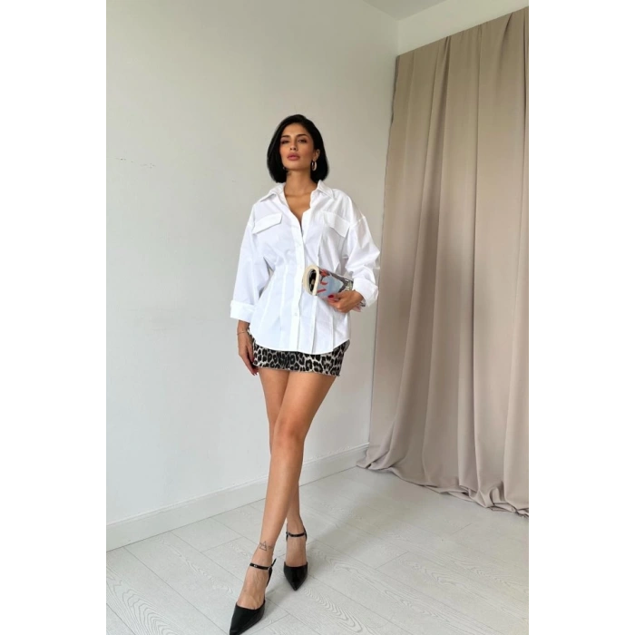 Beyaz Kapaklı Pileli Gömlek