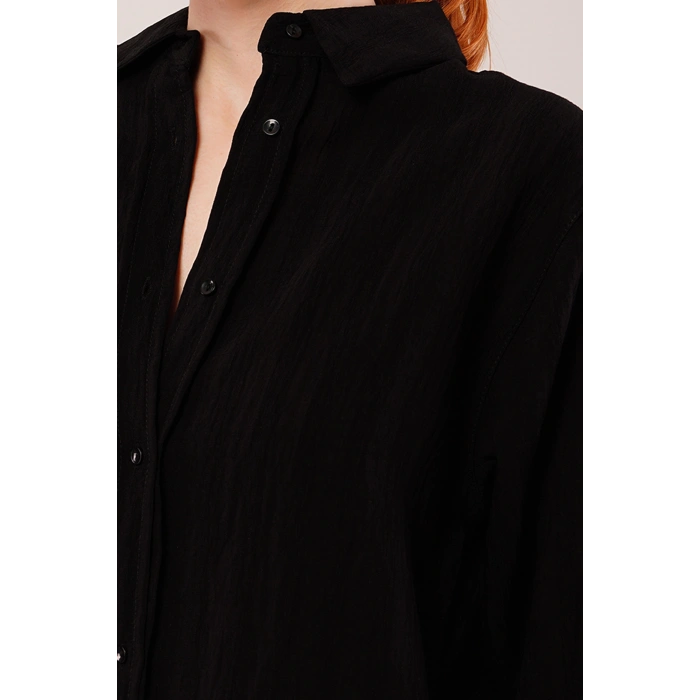 Düğmeli Ve Çizgi Detaylı Siyah Gömlek