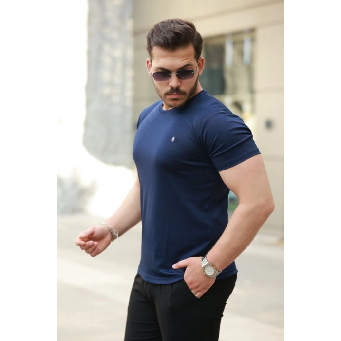 Erkek Bisiklet Yaka Arma Detaylı Basic Kısa Kollu Tişört