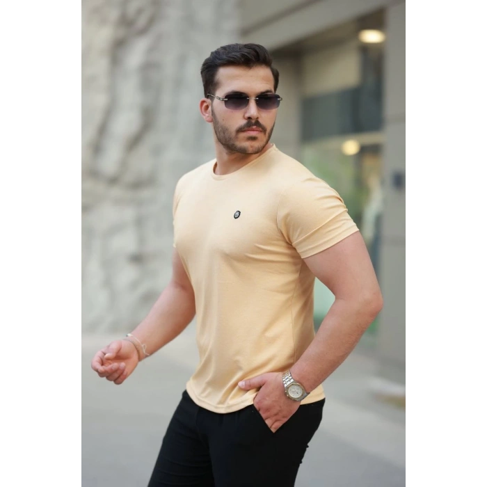 Erkek Bisiklet Yaka Arma Detaylı Basic Kısa Kollu Tişört