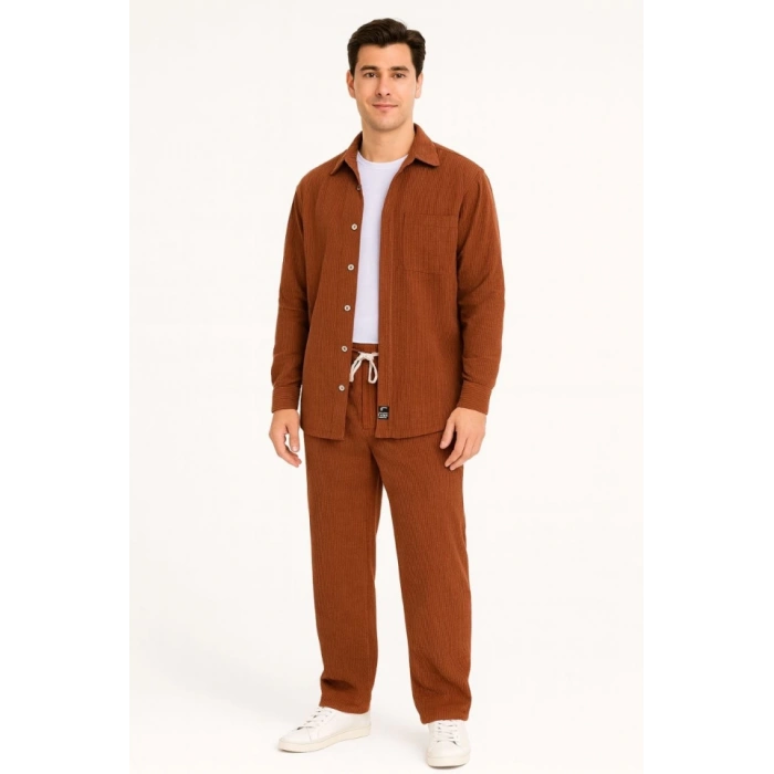 Erkek Kadife Oversize Takım – Gömlek Ve Pantolon İkili Set Füme Corduroy Şıklığı, Rahat Ve Zarif Duruş Yumuşak Dokulu Kadife Kumaş, Düğmeli Gömlek Üst Ve Lastikli Pantolon Alt Parça Ile Gün Boyu Konfor- Kiremit