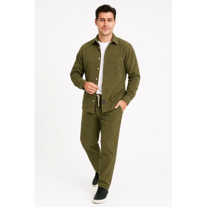 Erkek Kadife Oversize Takım – Gömlek Ve Pantolon İkili Set Füme Corduroy Şıklığı, Rahat Ve Zarif Duruş Yumuşak Dokulu Kadife Kumaş, Düğmeli Gömlek Üst Ve Lastikli Pantolon Alt Parça Ile Gün Boyu Konfor- Haki