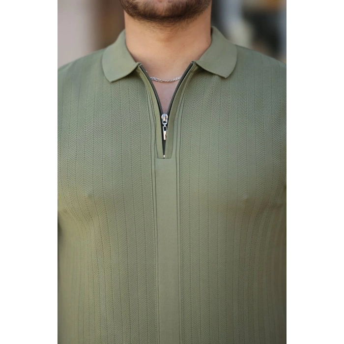 Erkek Yakası Fermuarlı Kısa Kollu T-shirt