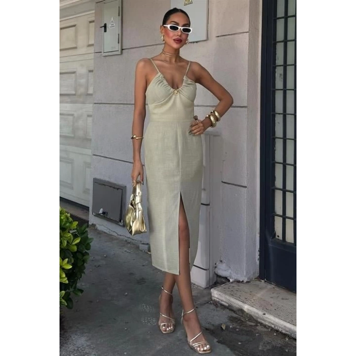 Göğsü Aksesuarlı Önü Yırtmaçlı Elbise 2899