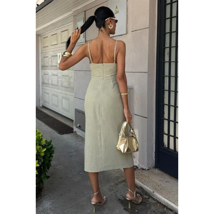 Göğsü Aksesuarlı Önü Yırtmaçlı Elbise 2899