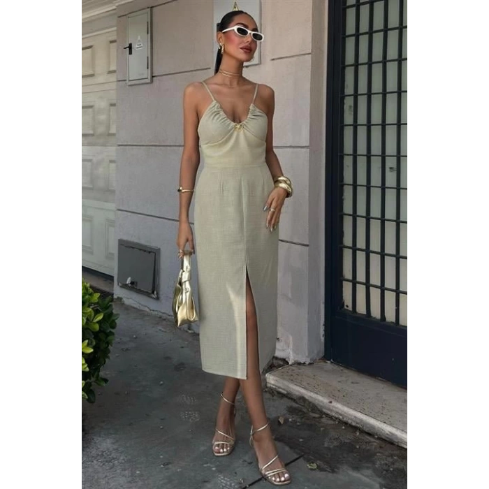 Göğsü Aksesuarlı Önü Yırtmaçlı Elbise 2899