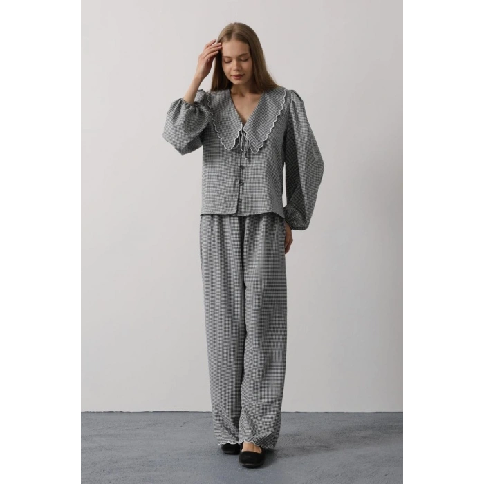 İşlemeli Bebe Yakalı Pantolon Takım - Siyah