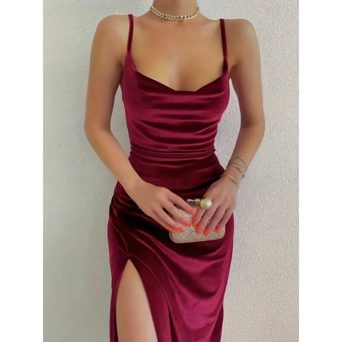 Kadın Askılı Degaje Yakalı Yırtmaçlı Kadife Midi Elbise