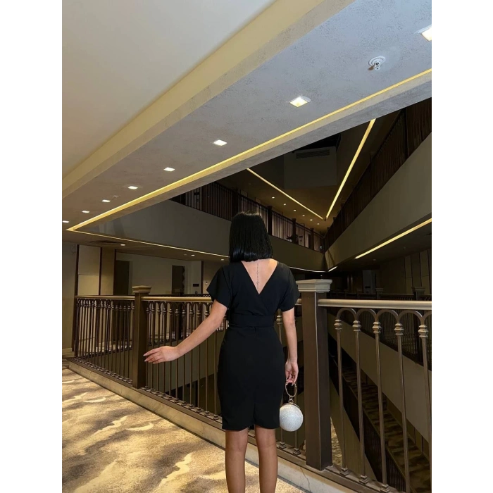 Kadın Dalgıç Krep V Yaka Ve Sırt Dekolte Detaylı Elbise