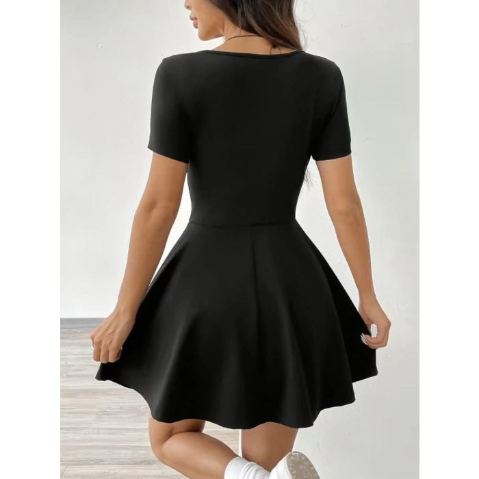 Kadın Kısa Kollu Kare Yakalı Cep Detaylı Dalgıç Elbise Tulum