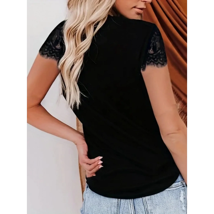 Kadın Kısa Kollu V Yaka önü Düğmeli Dantel Detay Viskon Bluz