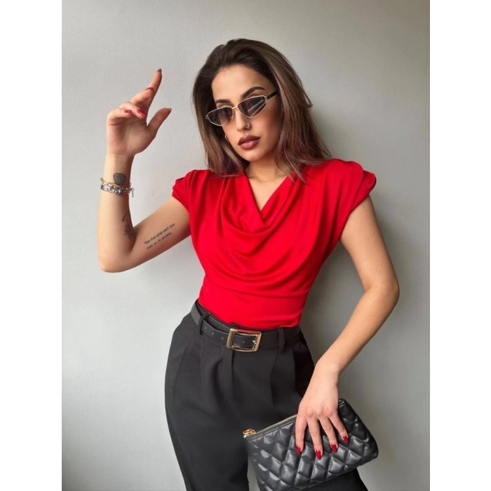 Kadın V Yaka Vatka Detay Kolsuz Dökümlü Bluz