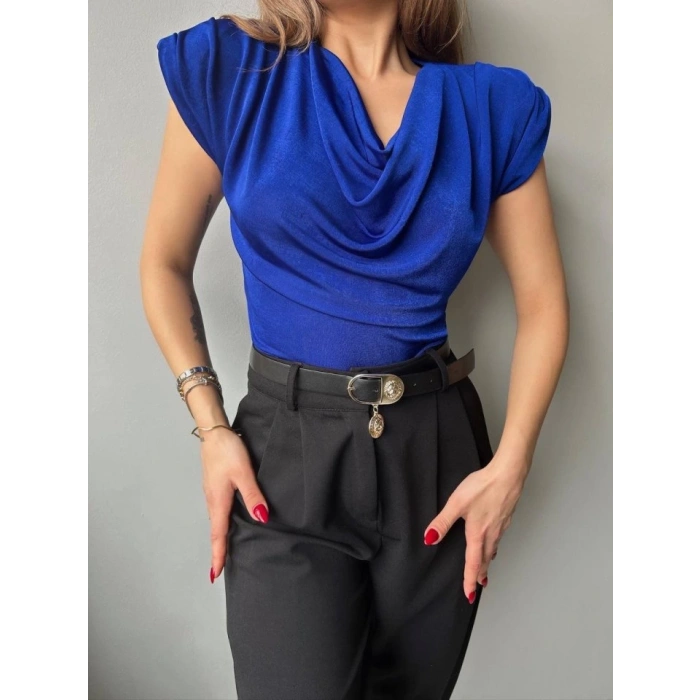 Kadın V Yaka Vatka Detay Kolsuz Dökümlü Bluz