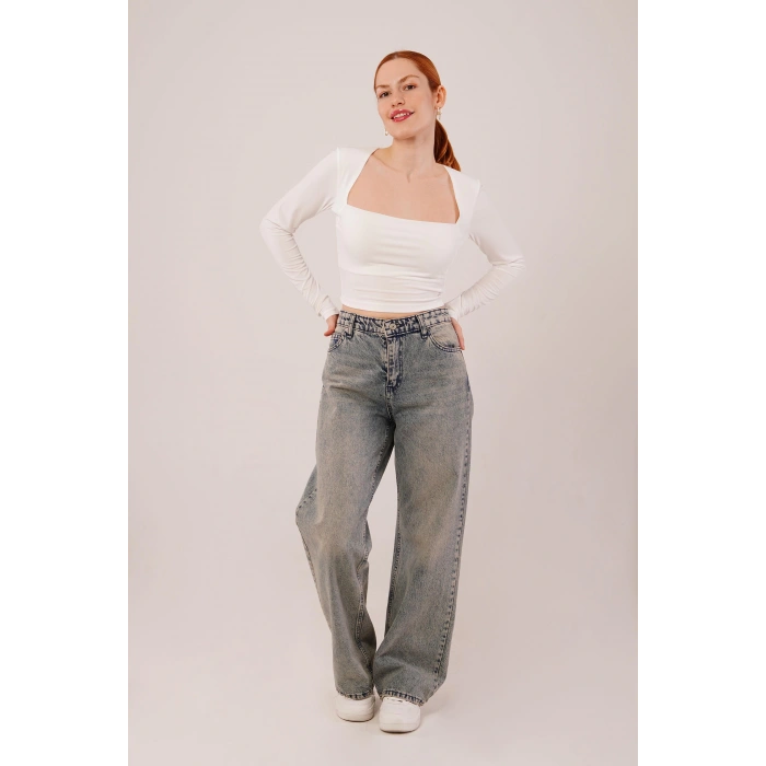 Kare Yaka Basic Beyaz Bluz