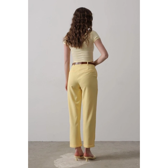 Kemerli Havuç Pantolon - Sarı