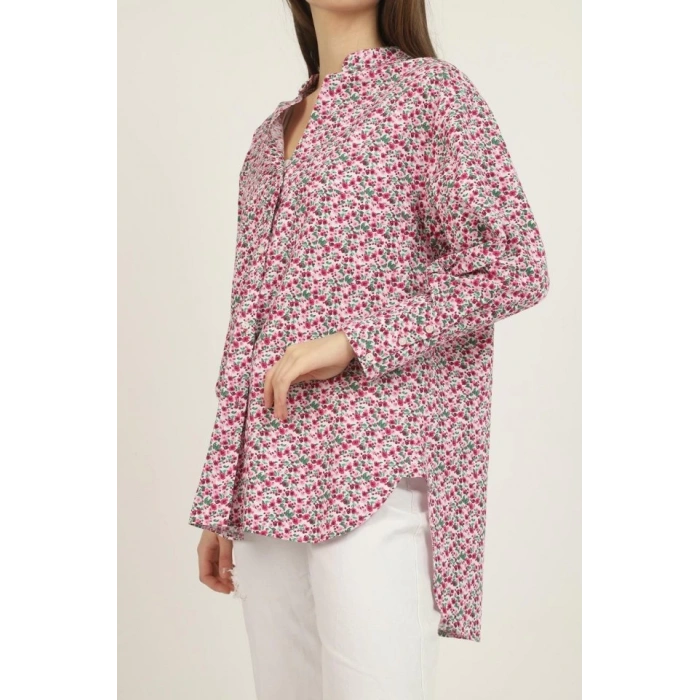 Kırmızı V Yakalı Ve Desenli Gömlek
