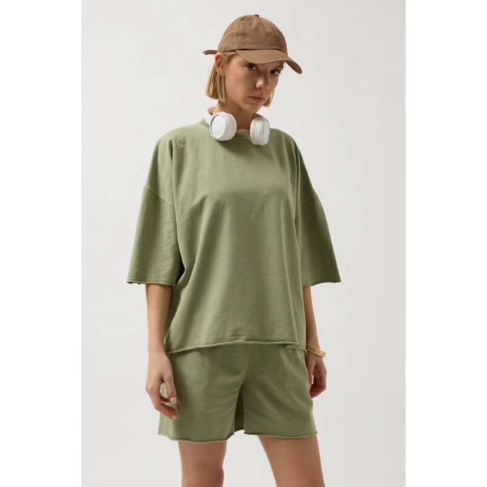 Lazer Kesim Bağcık Detay Şort