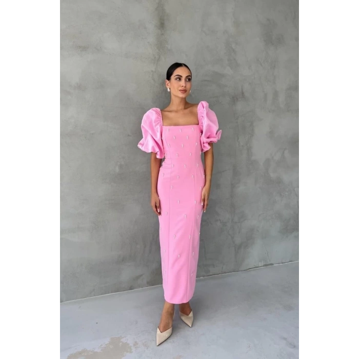 Pembe İşlemeli Kolu Garnili Elbise