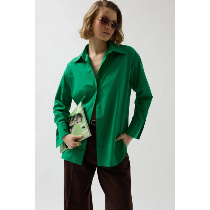 Sırt Dekolteli Bağcıklı Gömlek