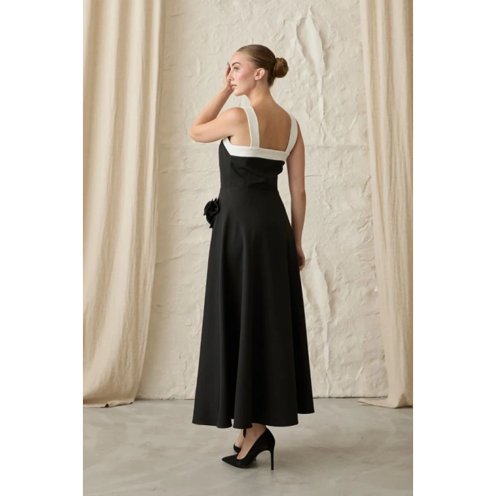 Siyah Güllü Askılı Elbise