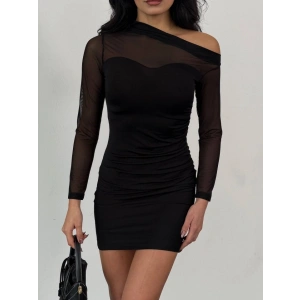 Kadın Omuz Dekolteli Tül Transparan Detay Mini Elbise