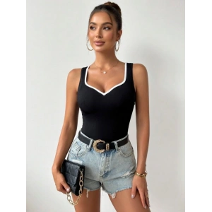 Kadın Siyah Kalp Yaka Beyaz Biyeli Kaşkorse Bluz Atlet