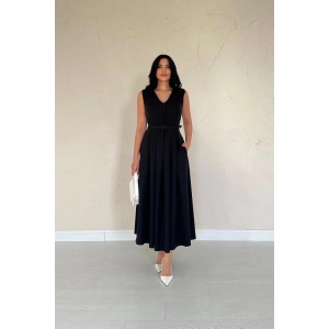 Siyah Önü Britli Pileli Elbise