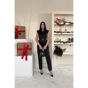 Siyah Vatkalı Kemerli Tulum