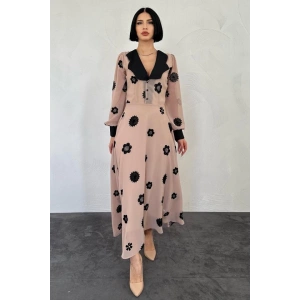 Vizon Yaka Nakışlı Elbise