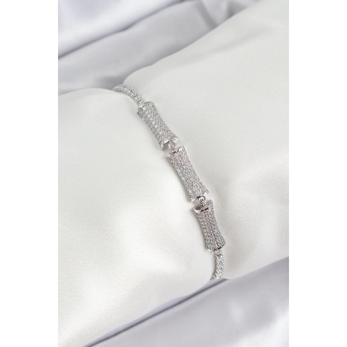 Pirinç Gümüş Renk Zirkon Taşlı Kemik Model Kadın Bileklik