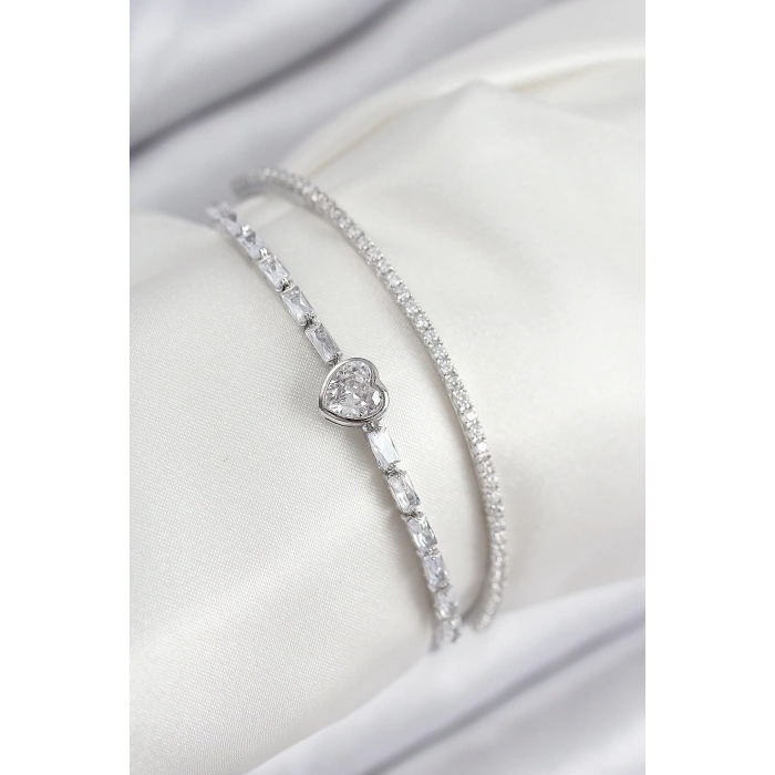 Pirinç Zirkon Taşlı Kalp Model Gümüş Renk Kadın Bileklik