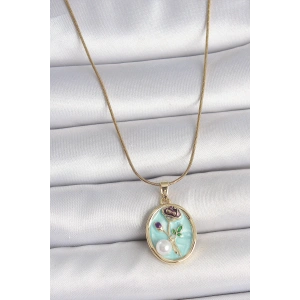 316L Çelik Gold Renk Zincir Mavi Çiçek İşlemeli İnci Detay Portre Model Kadın Kolye