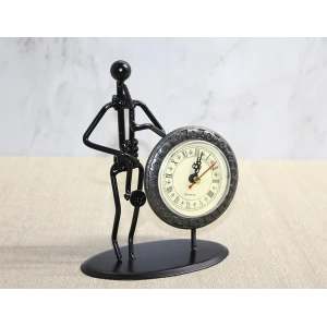 Metal Saatli Saksafon Çalan Müzisyen Alk4335