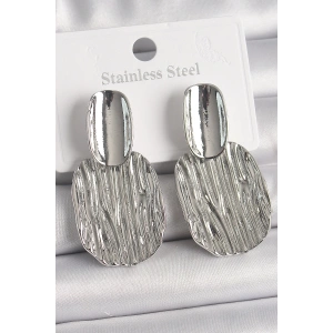 Pirinç Gümüş Renk İşlemeli Kare Plaka Model Kadın Küpe