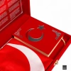Sancak Serisi Lüks Kadife Kuran Kutusu + Sancak Serisi Çanta Boy Bilgisayar Hatlı Arapça Kadife Kuran-ı Kerim - Kırmızı