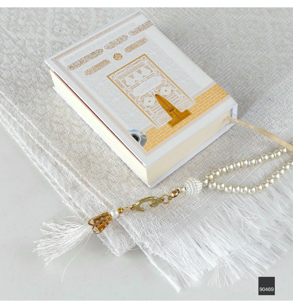 Küçük Boy Kabe Kare Taslamalı Kutu + 10,5x12 + Küçük Cep Boy Medine Hatlı Arapça Sıvama Kapak Kuran-ı Kerim + Lüks Tafta Seccade + Cam İnci Tesbih Hediye Seti