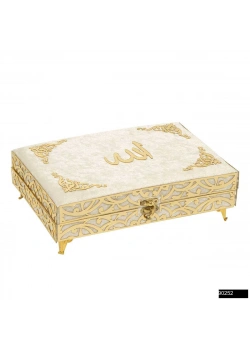 İkra Serisi Kadife Kaplamalı Ahşap Plaket Kut	Çanta Boy Bilgisayar Hatlı Arapça Kadife Kuran-ı Kerim + Namaz Başörtüsü + Cam İnci Tesbih + Taşıma Çantası Hediye Seti