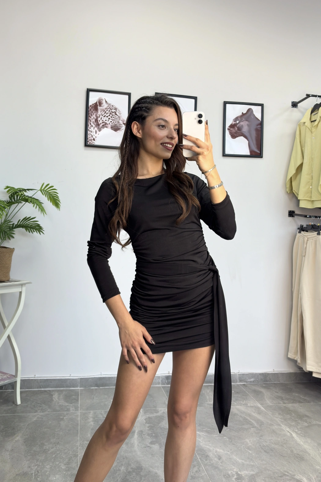 Siyah Uzun Kol Büzgülü Kuşaklı Mini Elbise