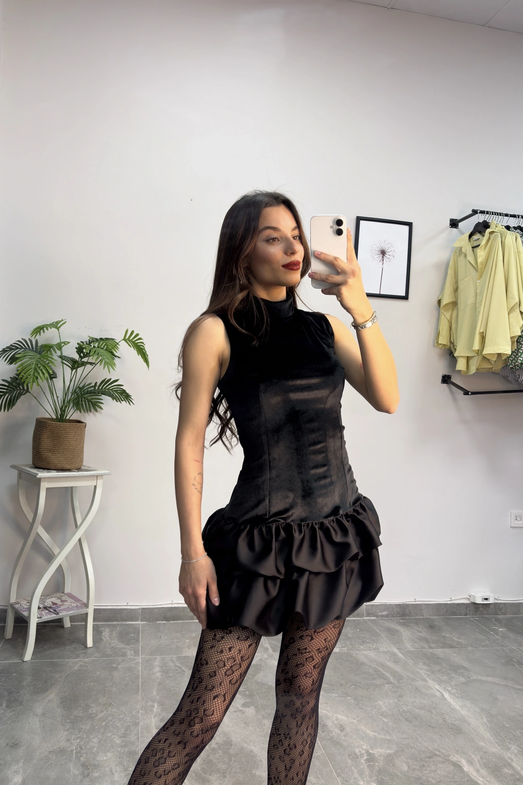 Siyah İçi Şortlu Kadife Kısa Balon Elbise