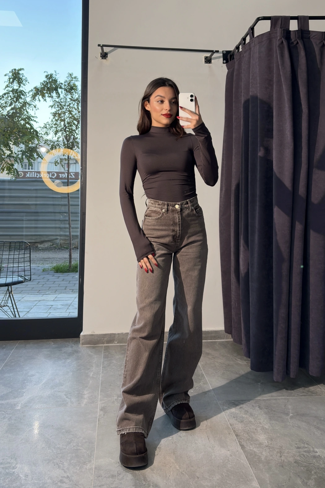 Yüksek Bel Yıkamalı Vizon Jean