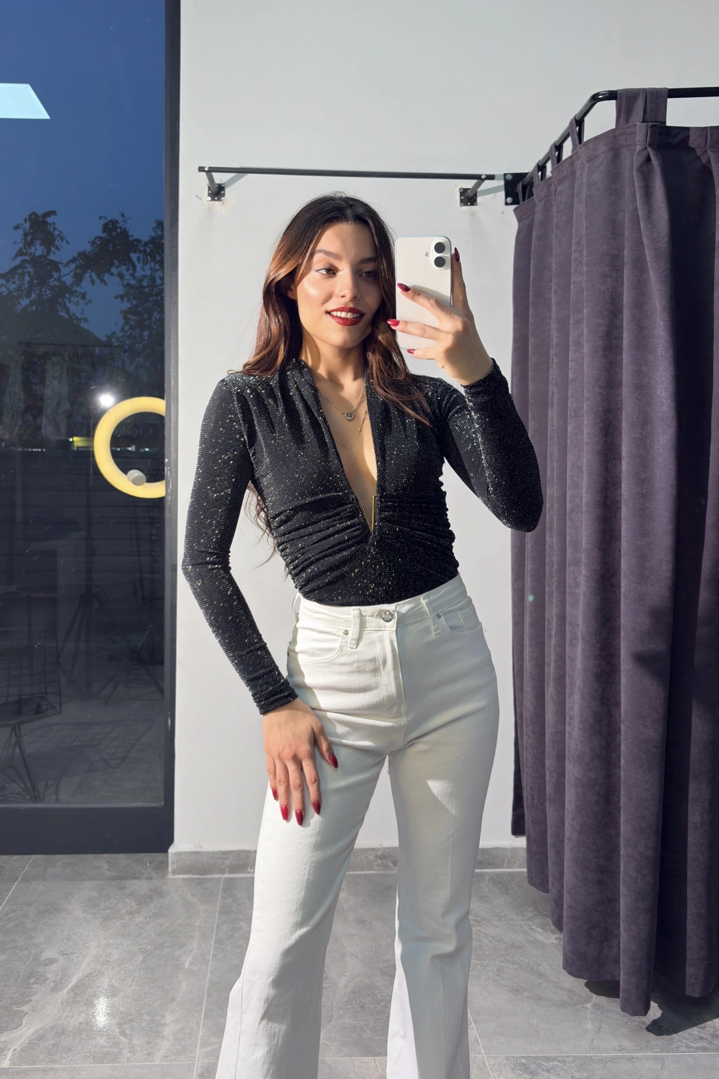 Derin V Yaka Simli Bodysuit