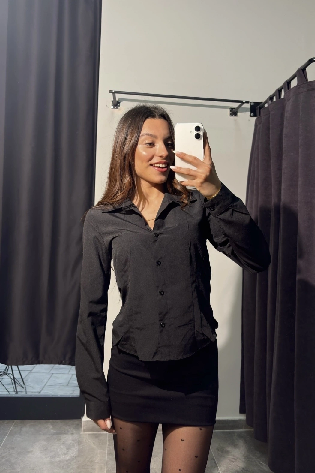 Siyah Dar Kalıp Gömlek