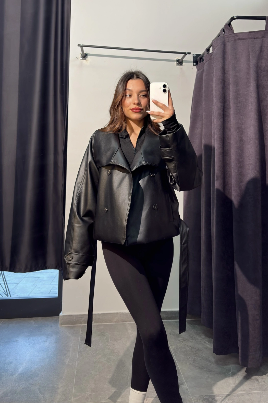 Kemerli Siyah Kısa Deri Trençkot