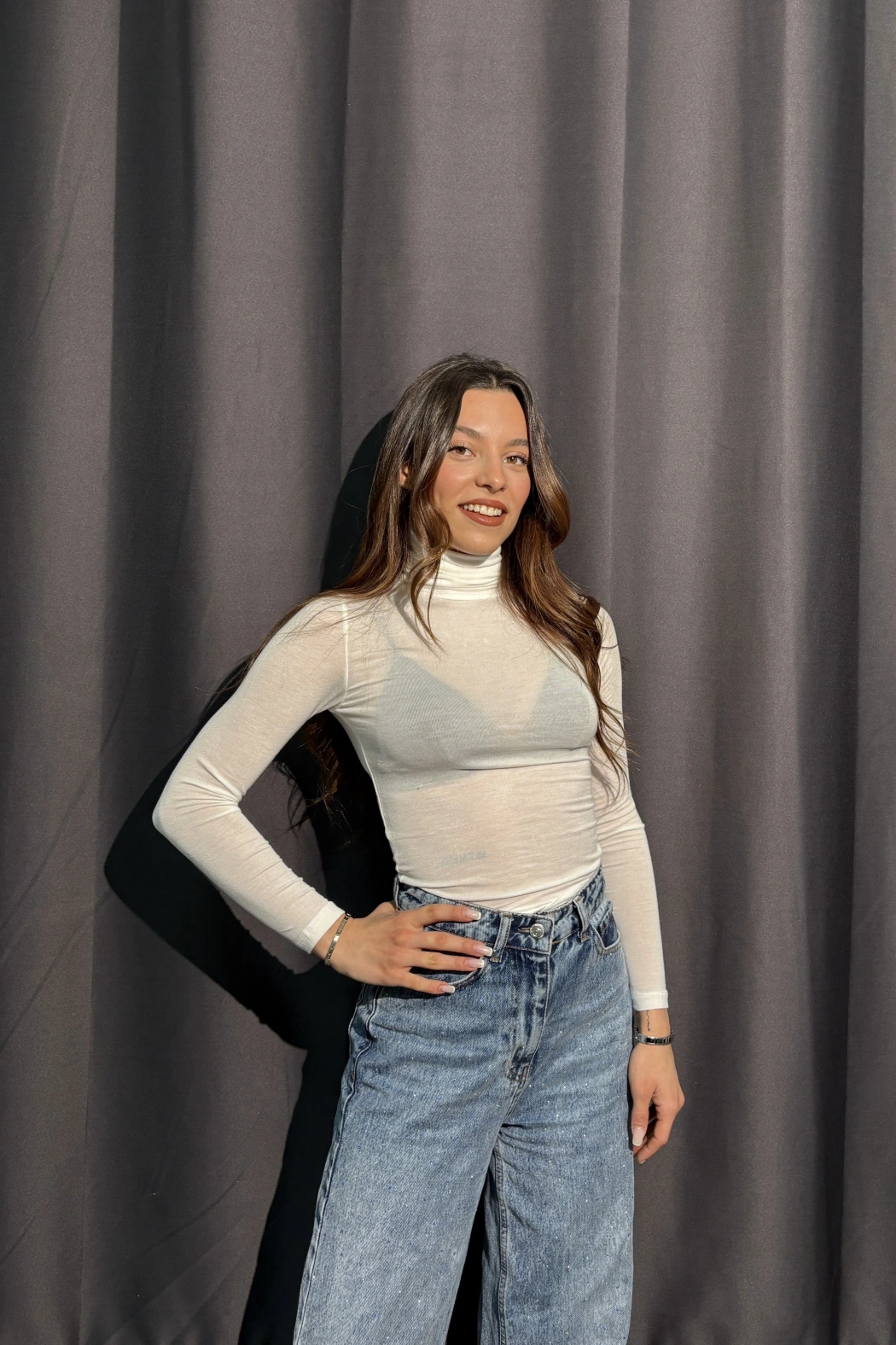 Boğazlı Transparan Beyaz Kaşmir Body