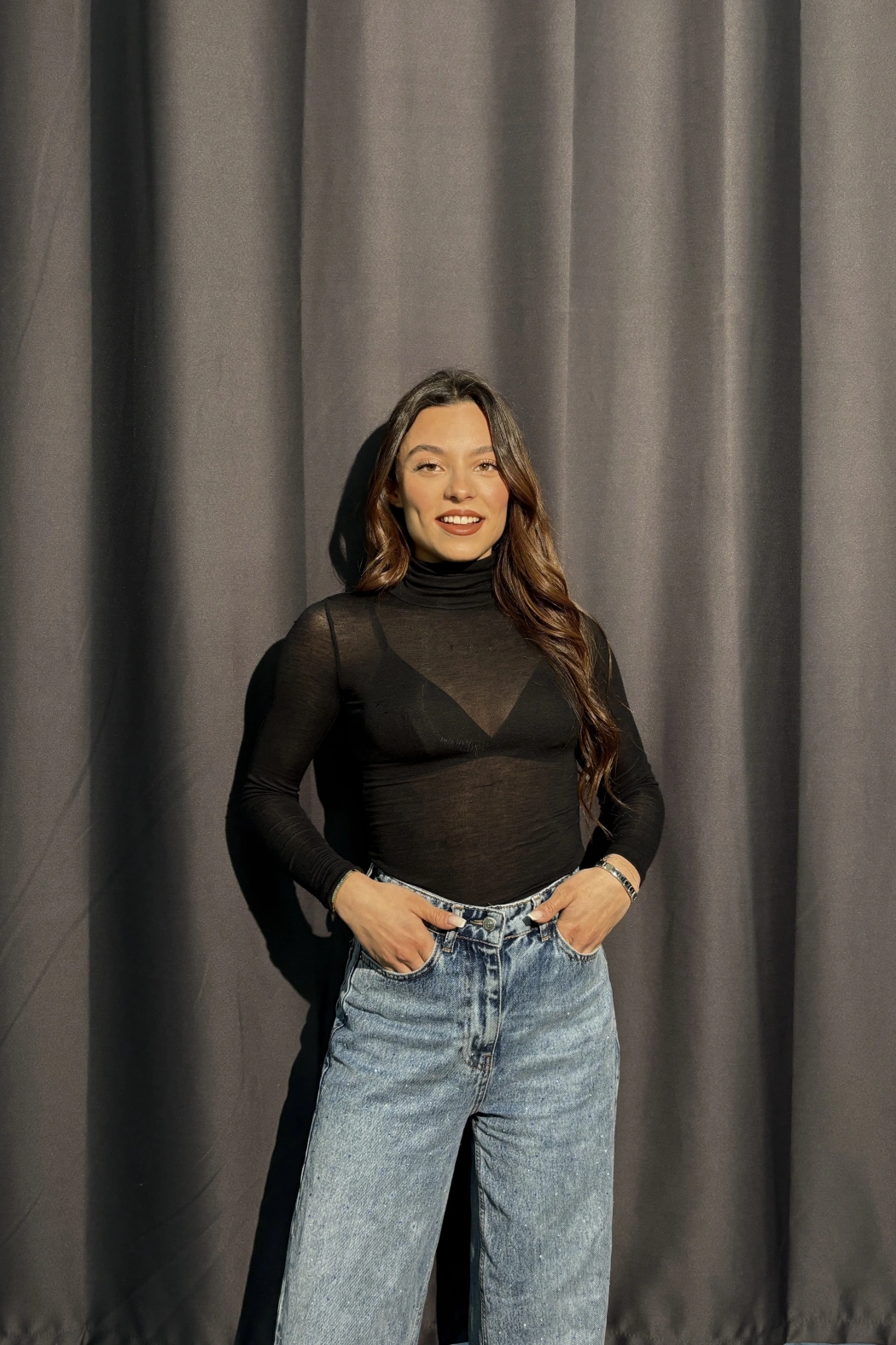 Boğazlı Transparan Siyah Kaşmir Body